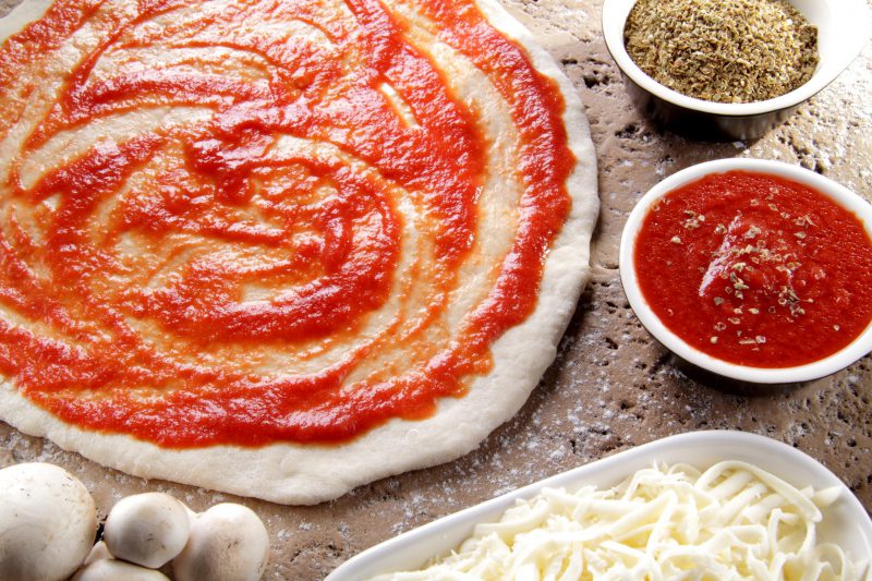 pizza con tomate